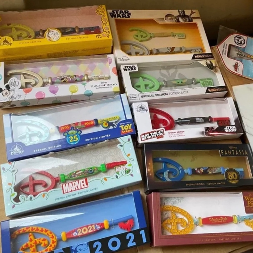 DISNEY KEYS limited set NWT